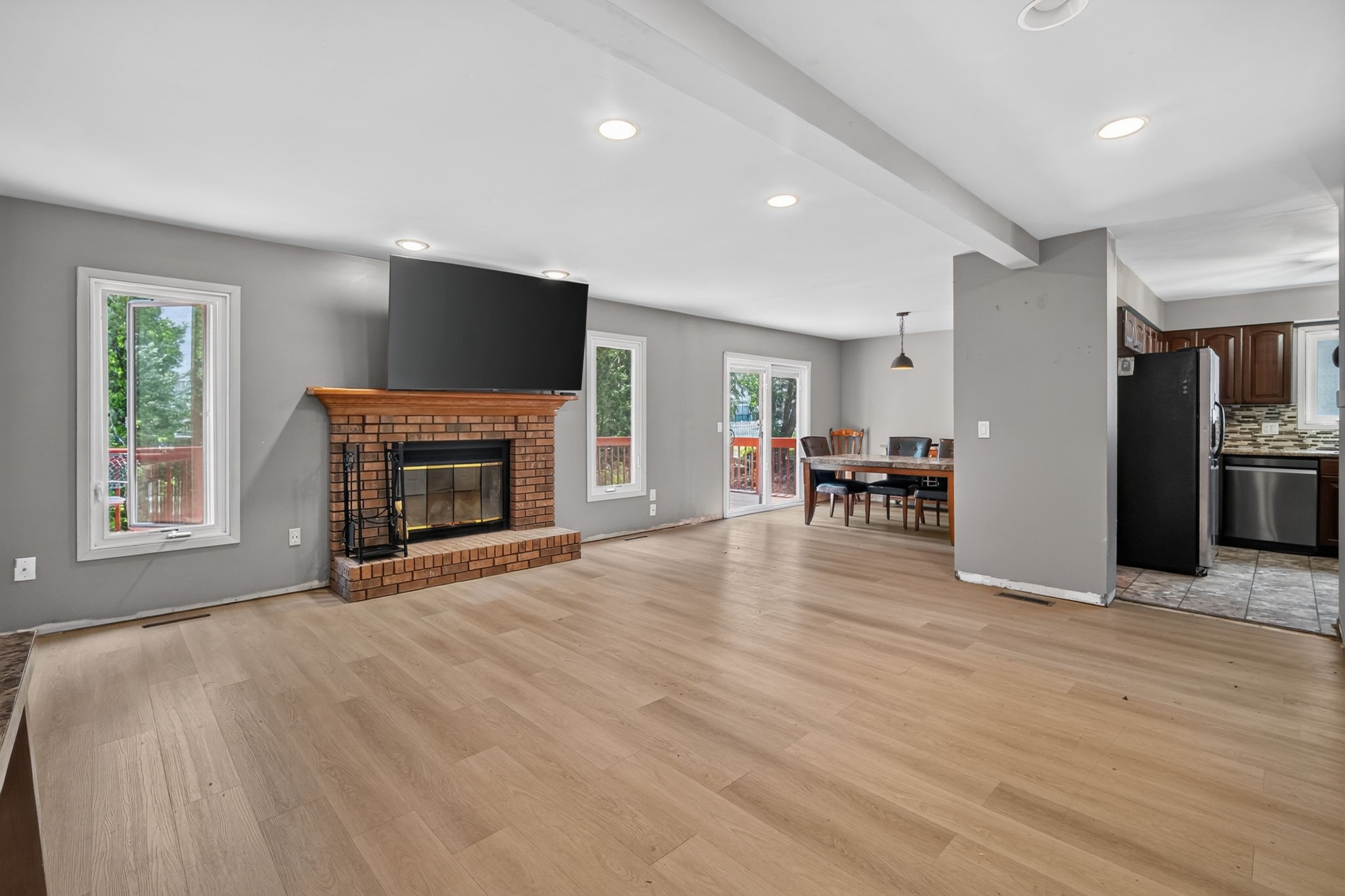 3889 92nd Drive Property Photo 5