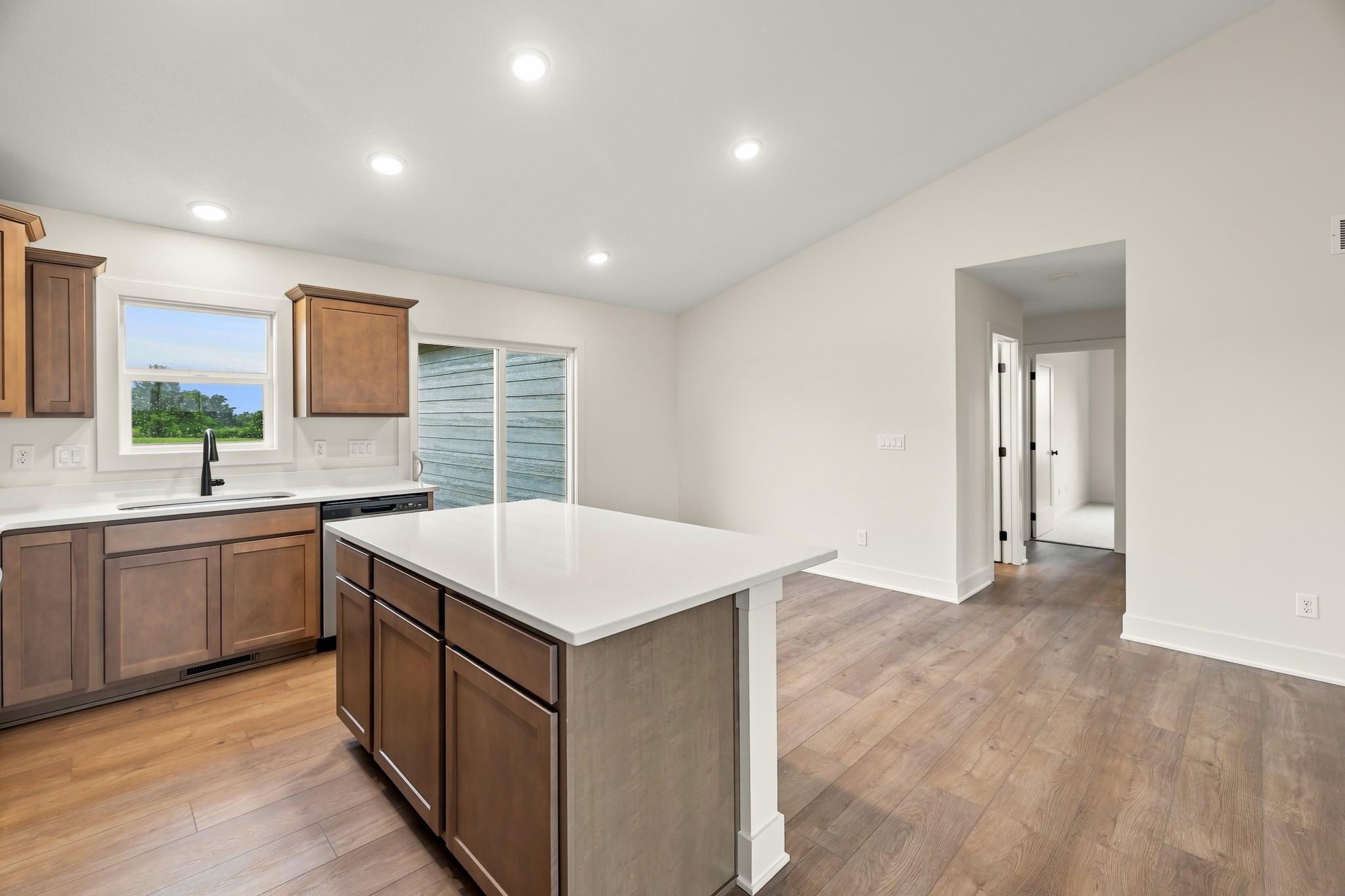 1003 Shady Lane Drive Property Photo 11