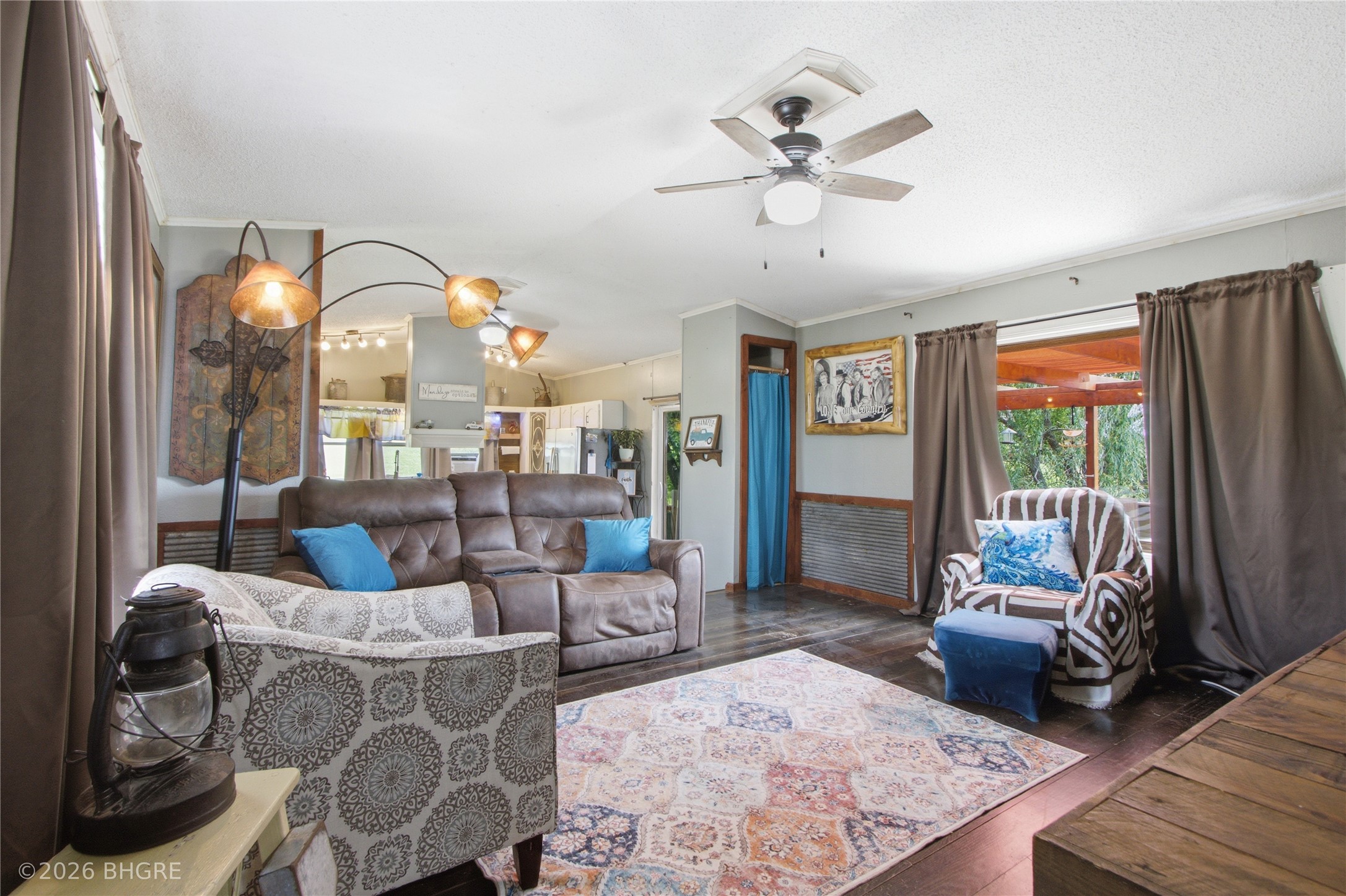 8456 Outer Drive Property Photo 3