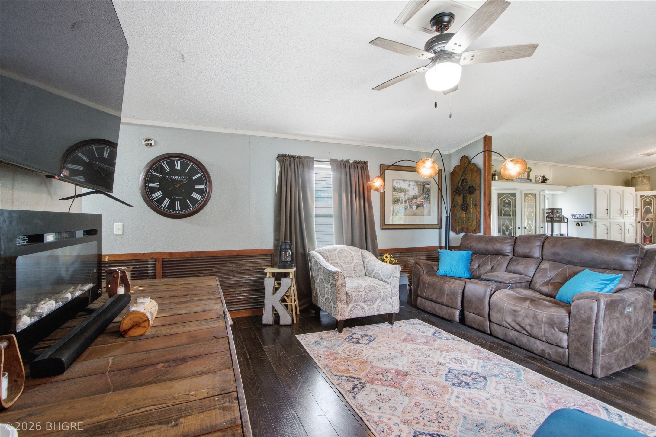 8456 Outer Drive Property Photo 5