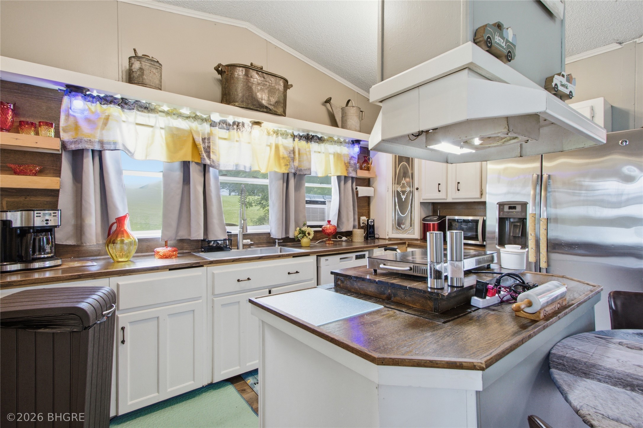 8456 Outer Drive Property Photo 8