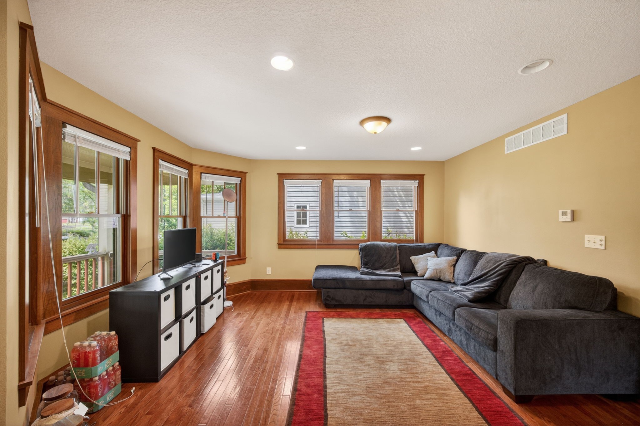 1147 27th Street Property Photo 7