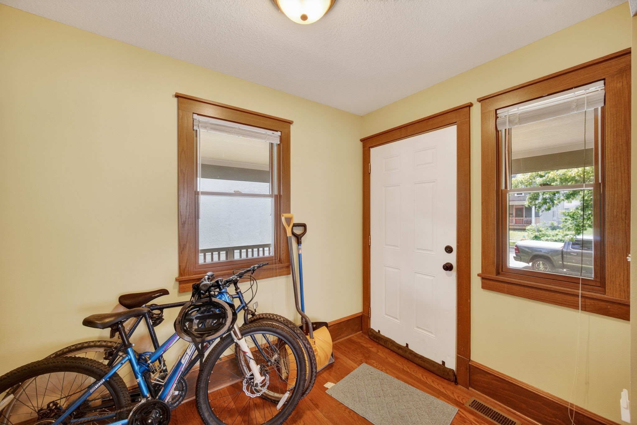 1147 27th Street Property Photo 11