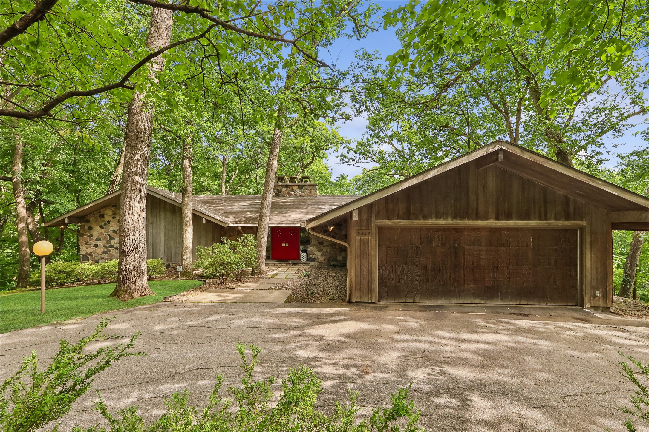 5324 Robertson Drive Property Photo 1