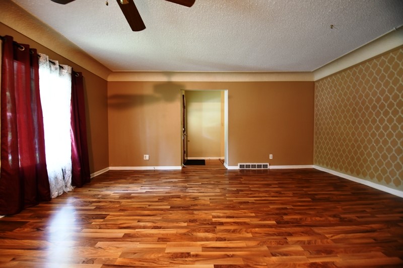 2819 Bennett Avenue Property Photo 2