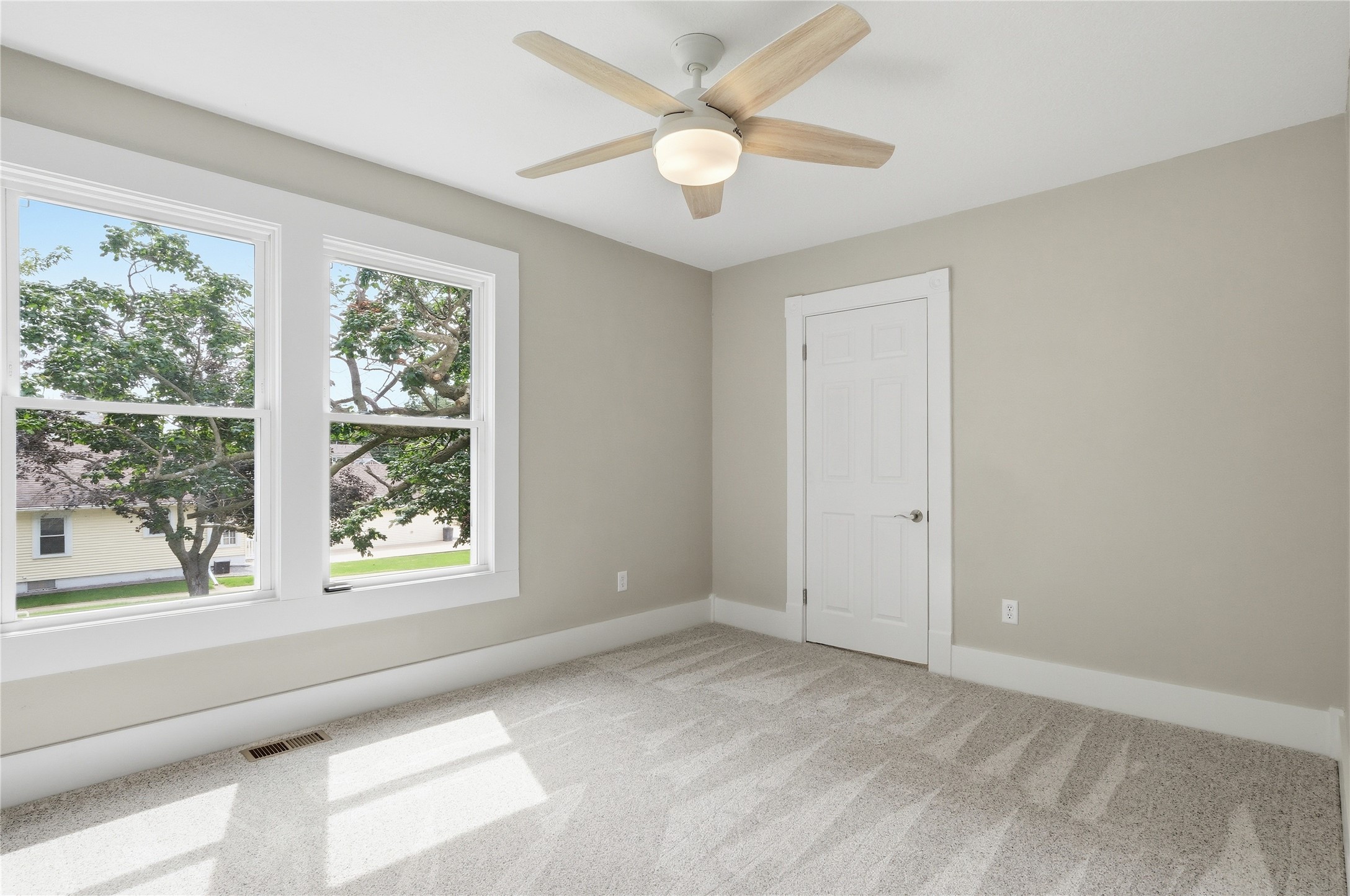 414 E Robinson Street Property Photo 9