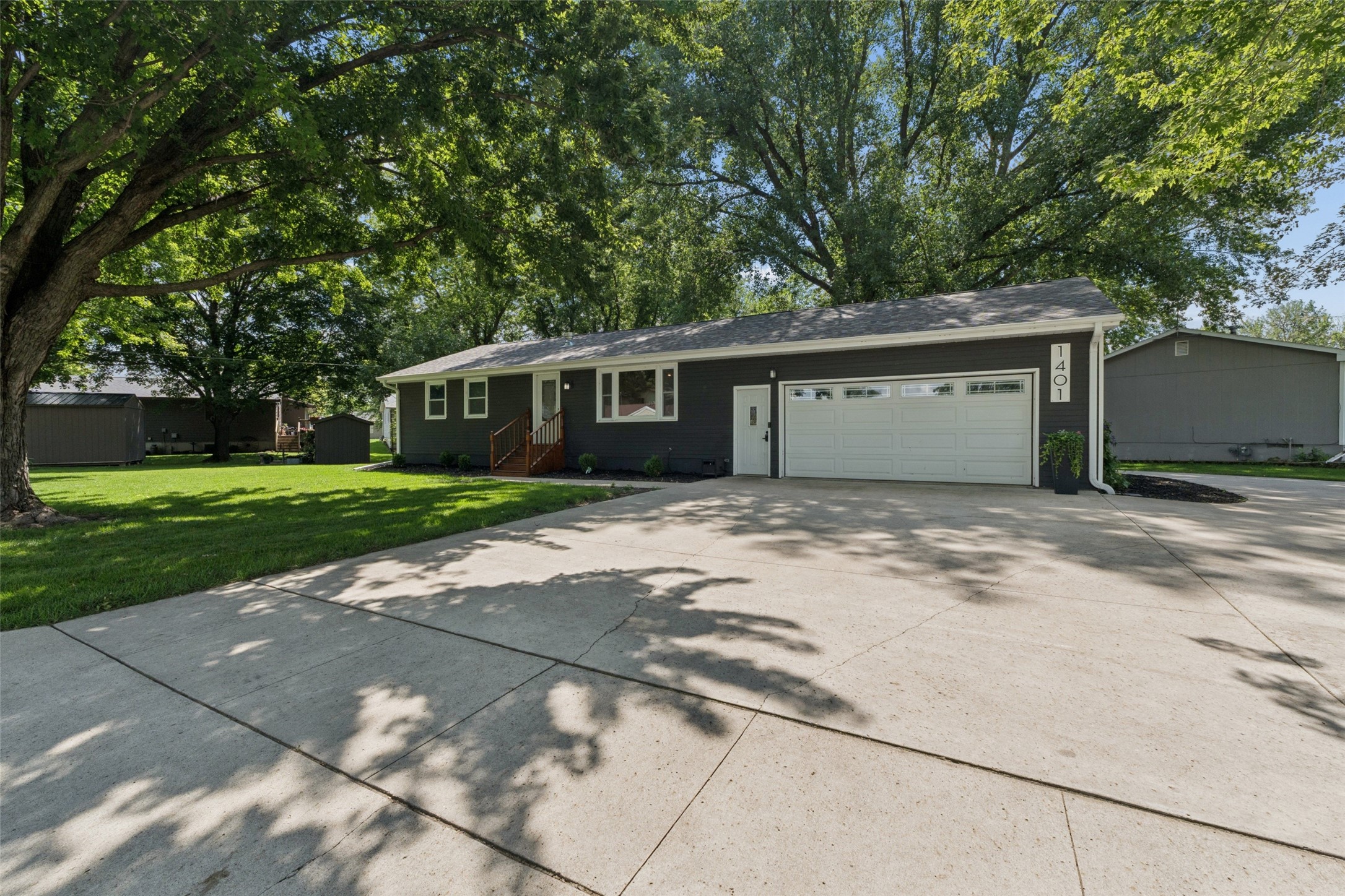 1401 Southland Drive Property Photo 2