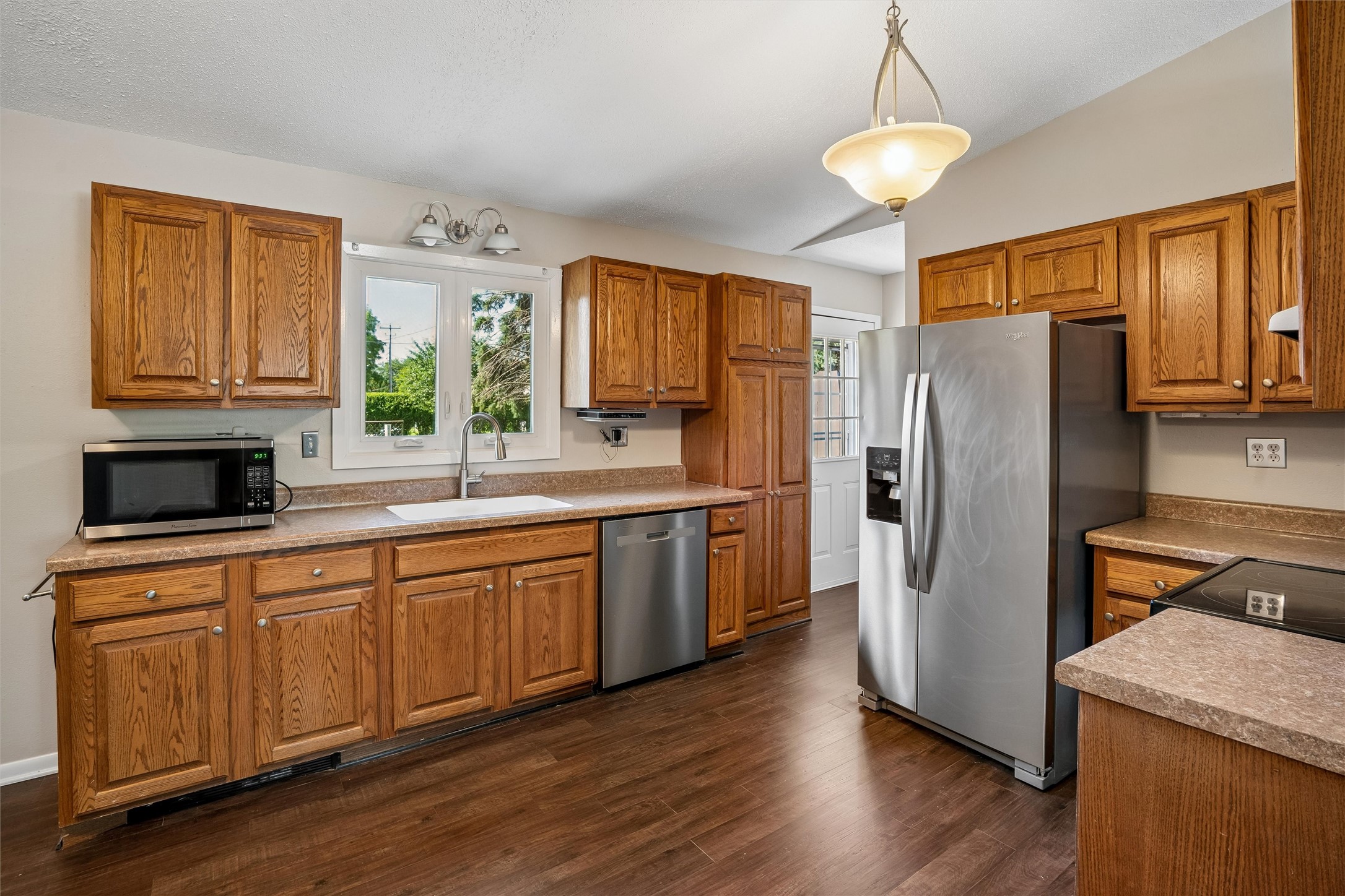 2613 Taft Street Property Photo 2