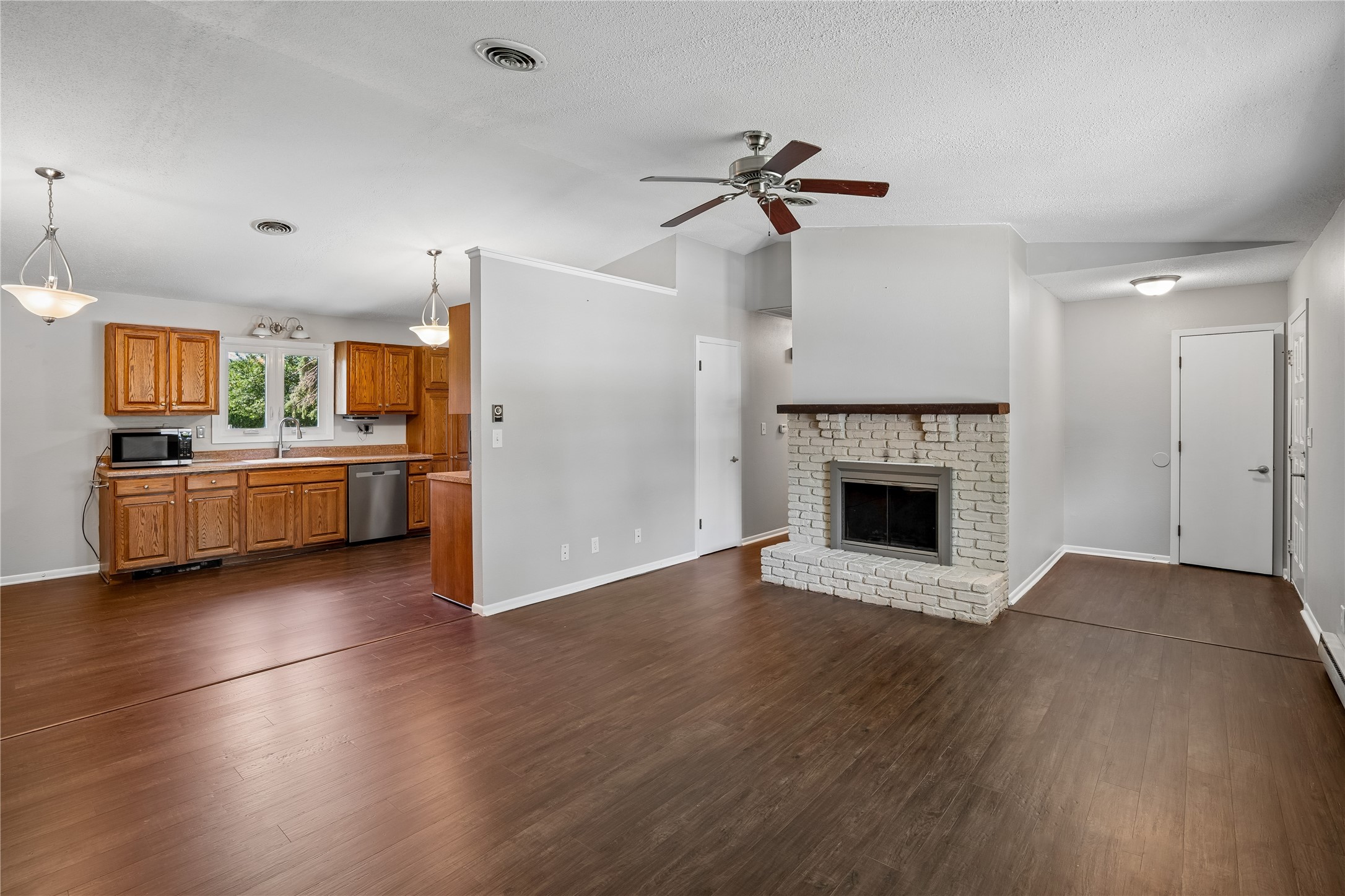 2613 Taft Street Property Photo 3