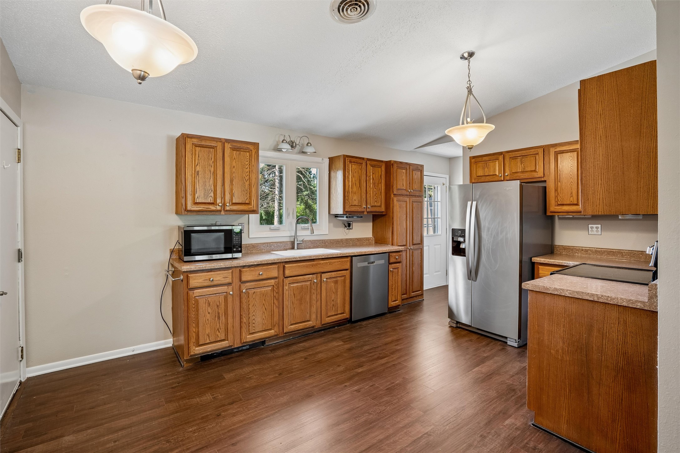 2613 Taft Street Property Photo 4