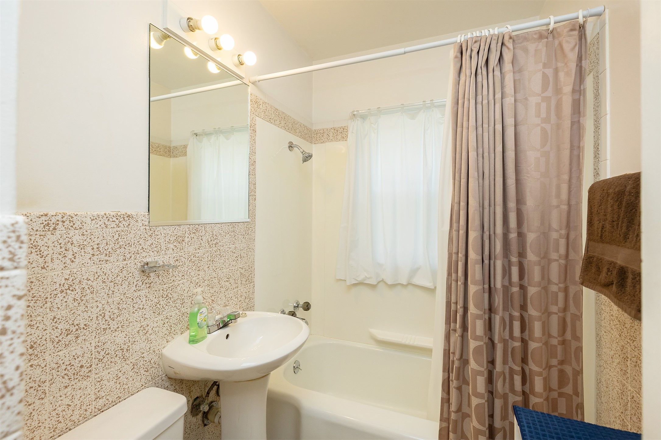624 11th Street Property Photo 9