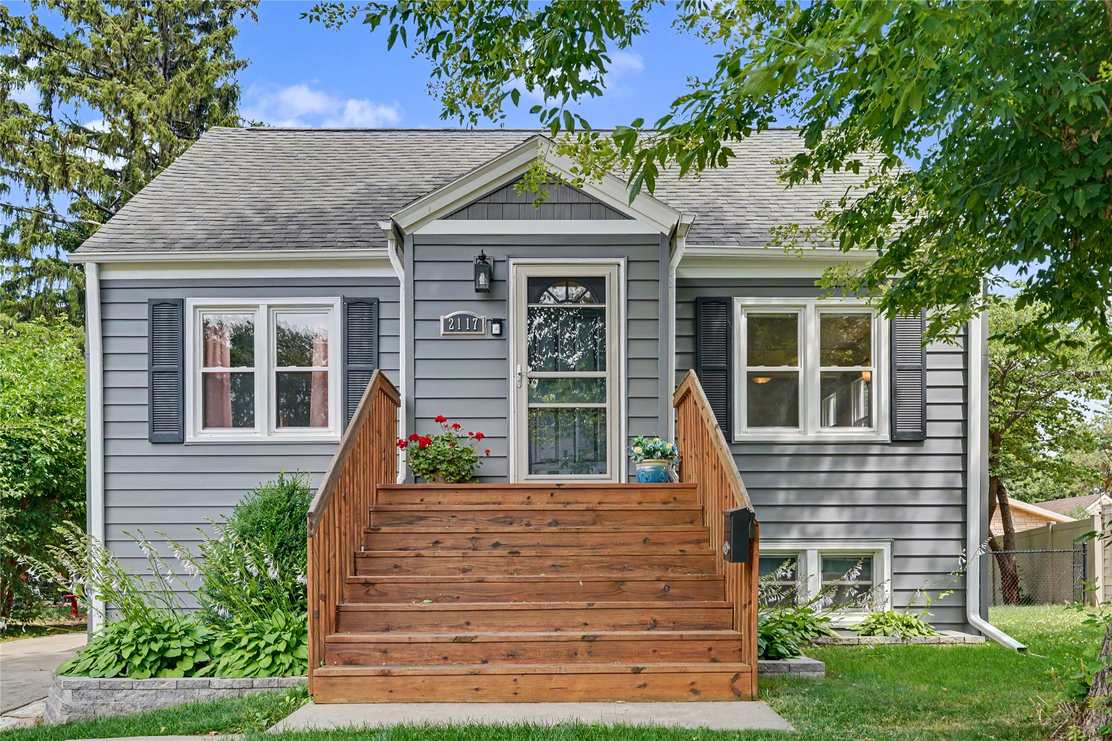 2117 44th Street Property Photo 1