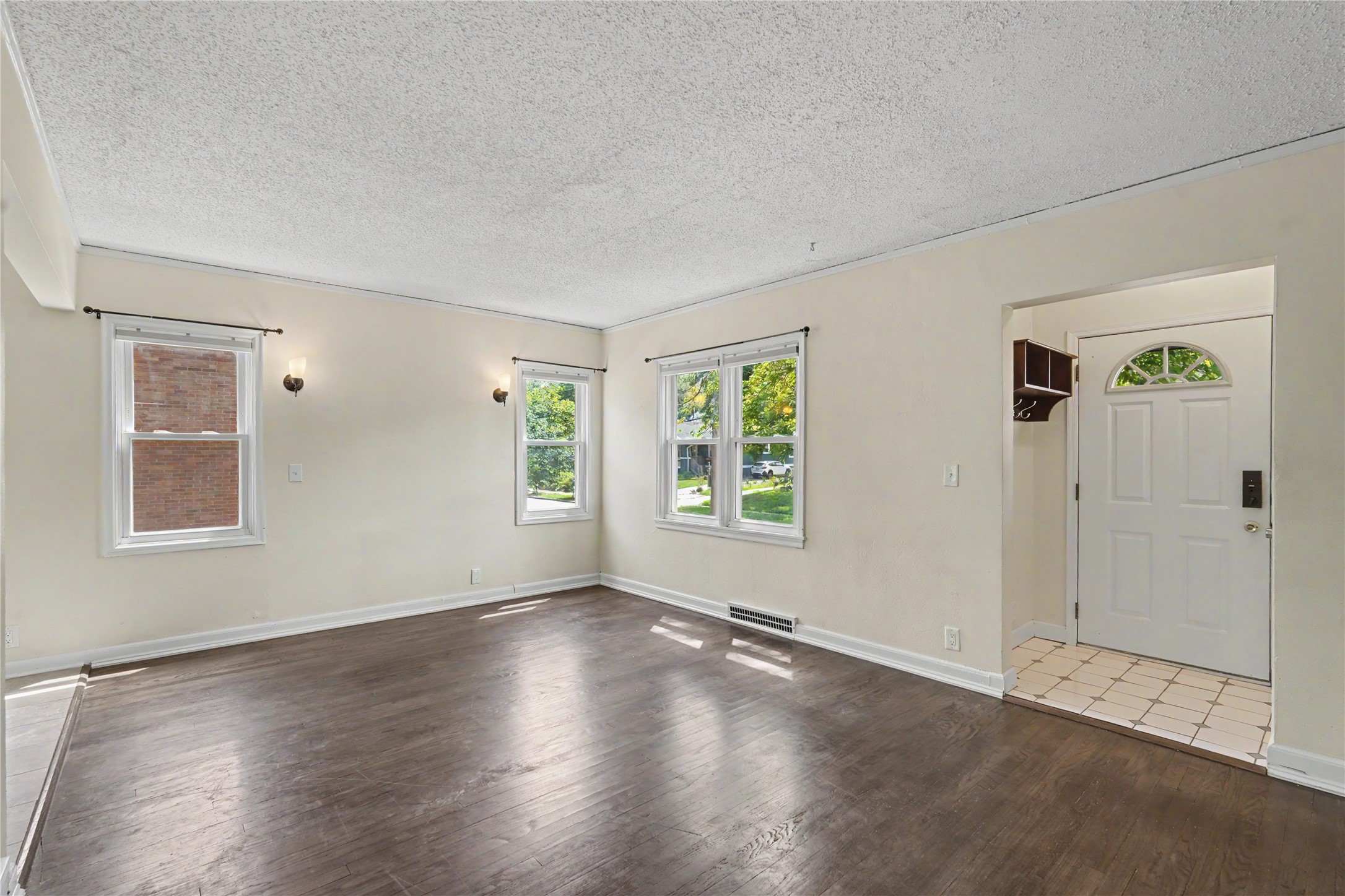 2117 44th Street Property Photo 3