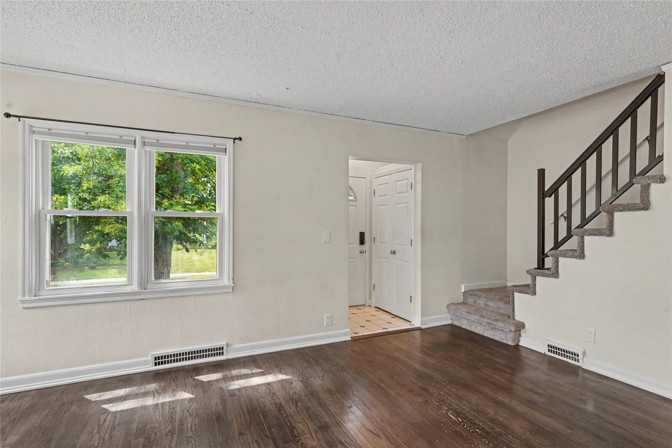 2117 44th Street Property Photo 4
