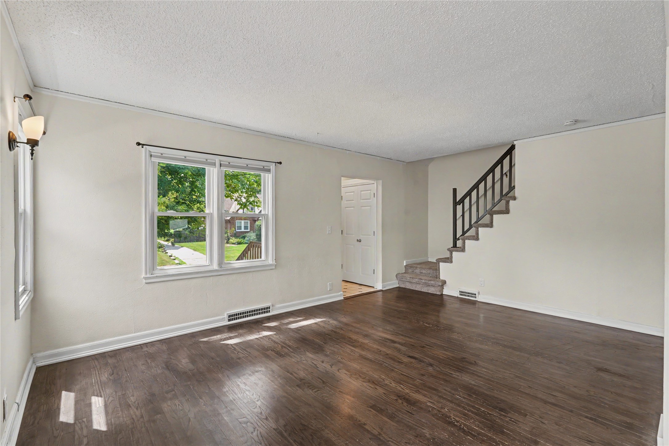 2117 44th Street Property Photo 5