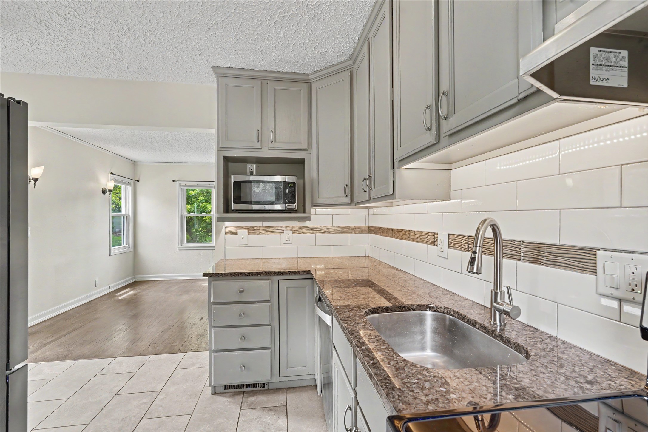 2117 44th Street Property Photo 8