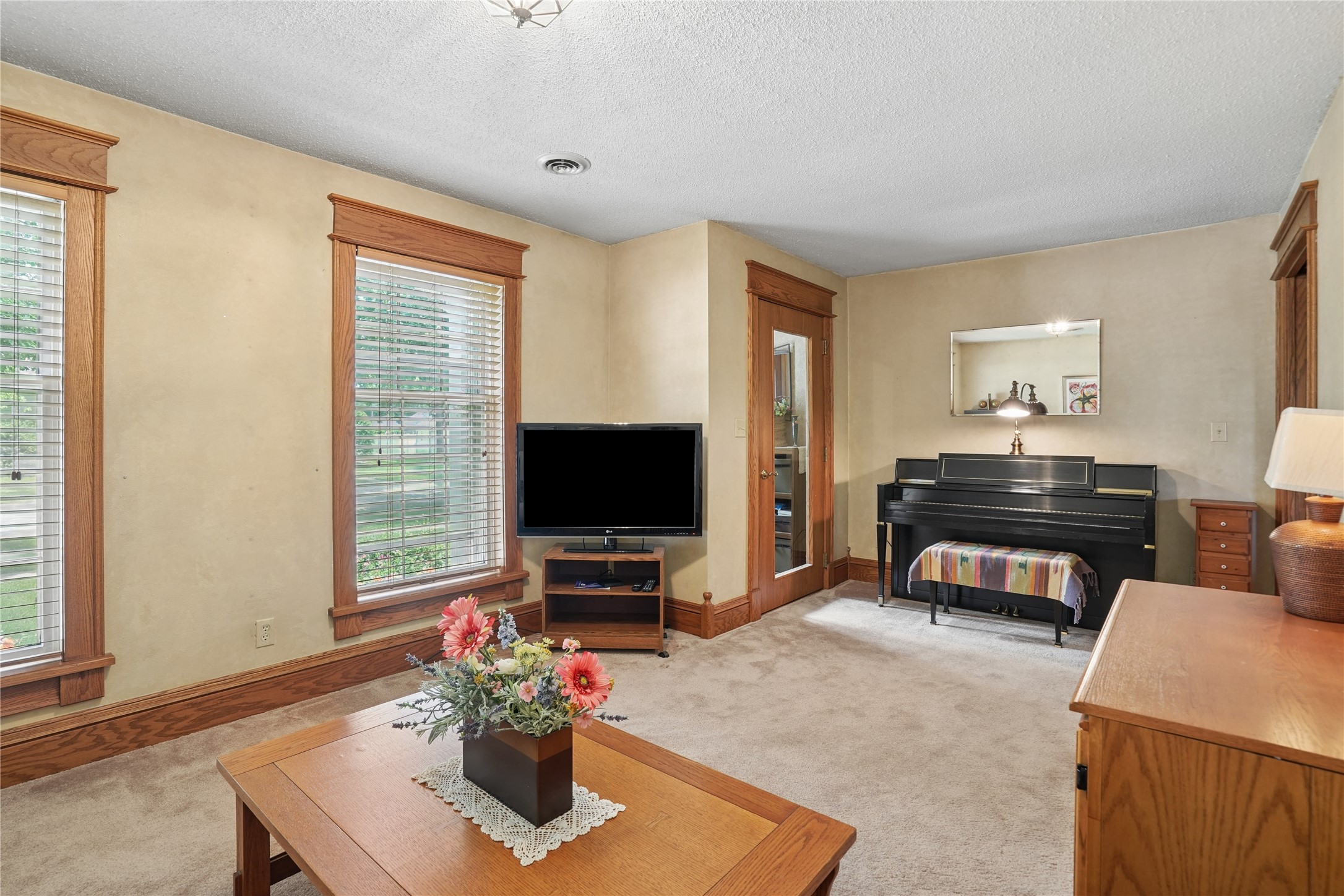 1237 J Avenue Property Photo 6
