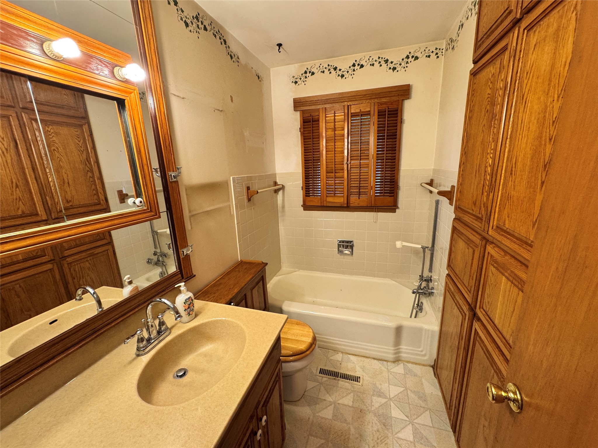 2010 Hunziker Drive Property Photo 6