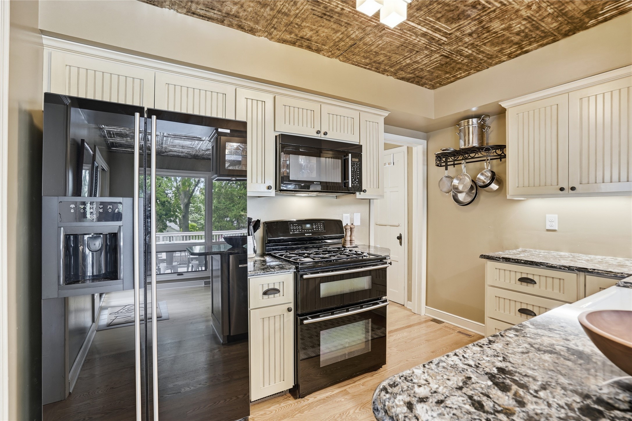 1641 38th Street Property Photo 9