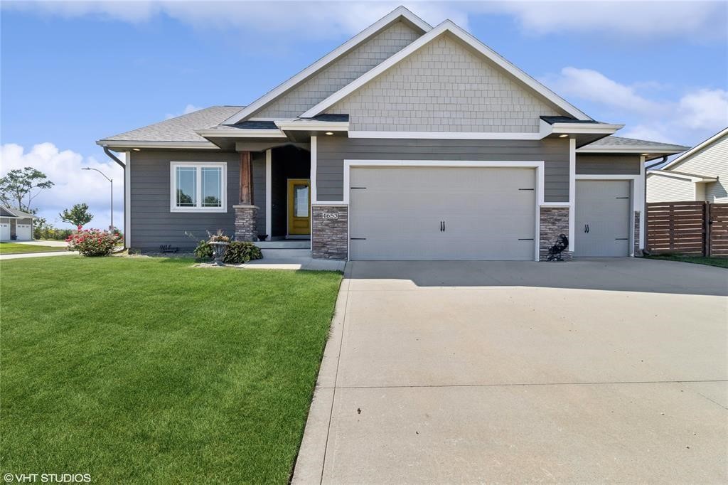 4653 SE Grosbeak Point Property Photo 1
