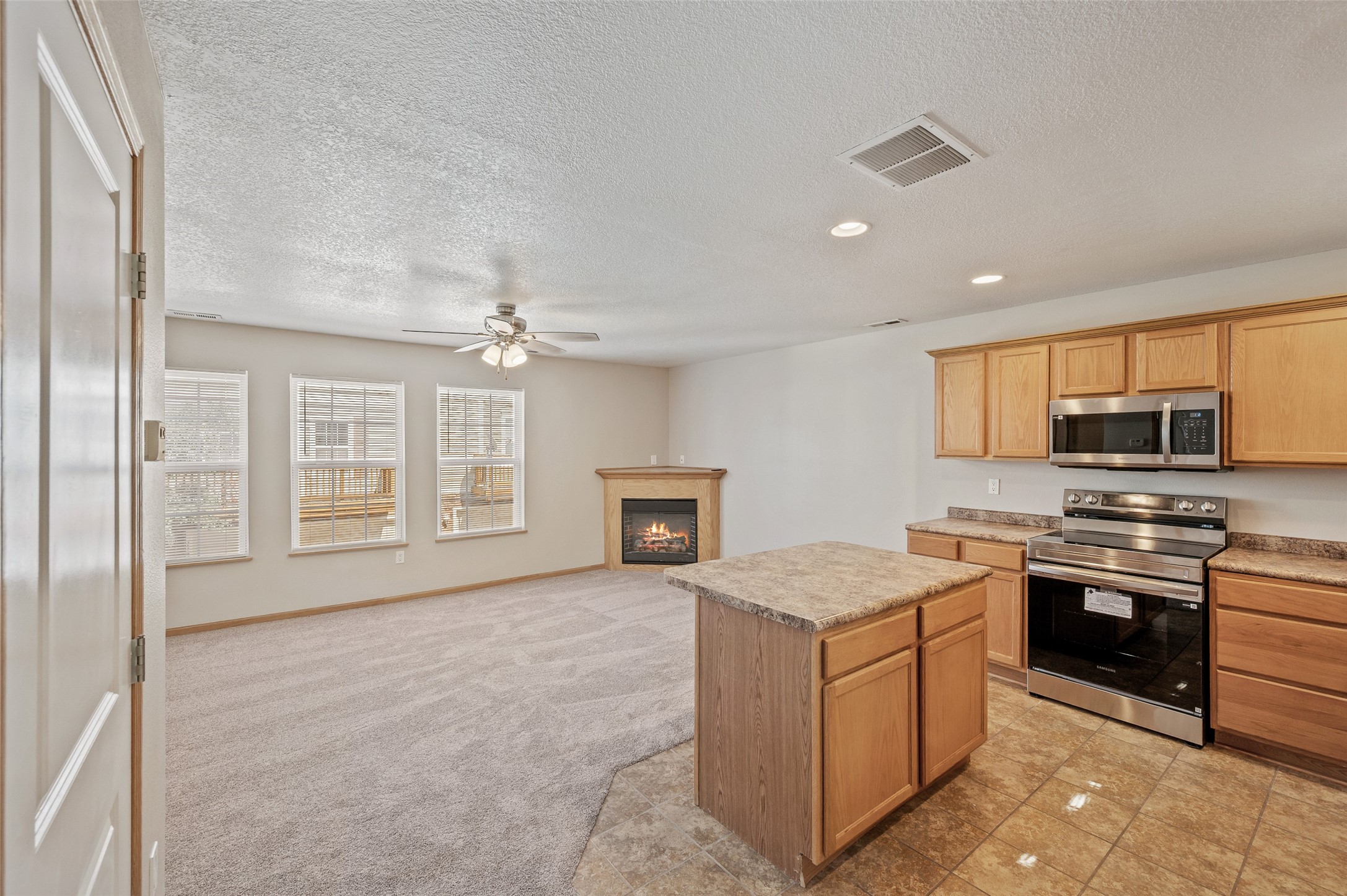 1146 Blackstone Lane Property Photo 3