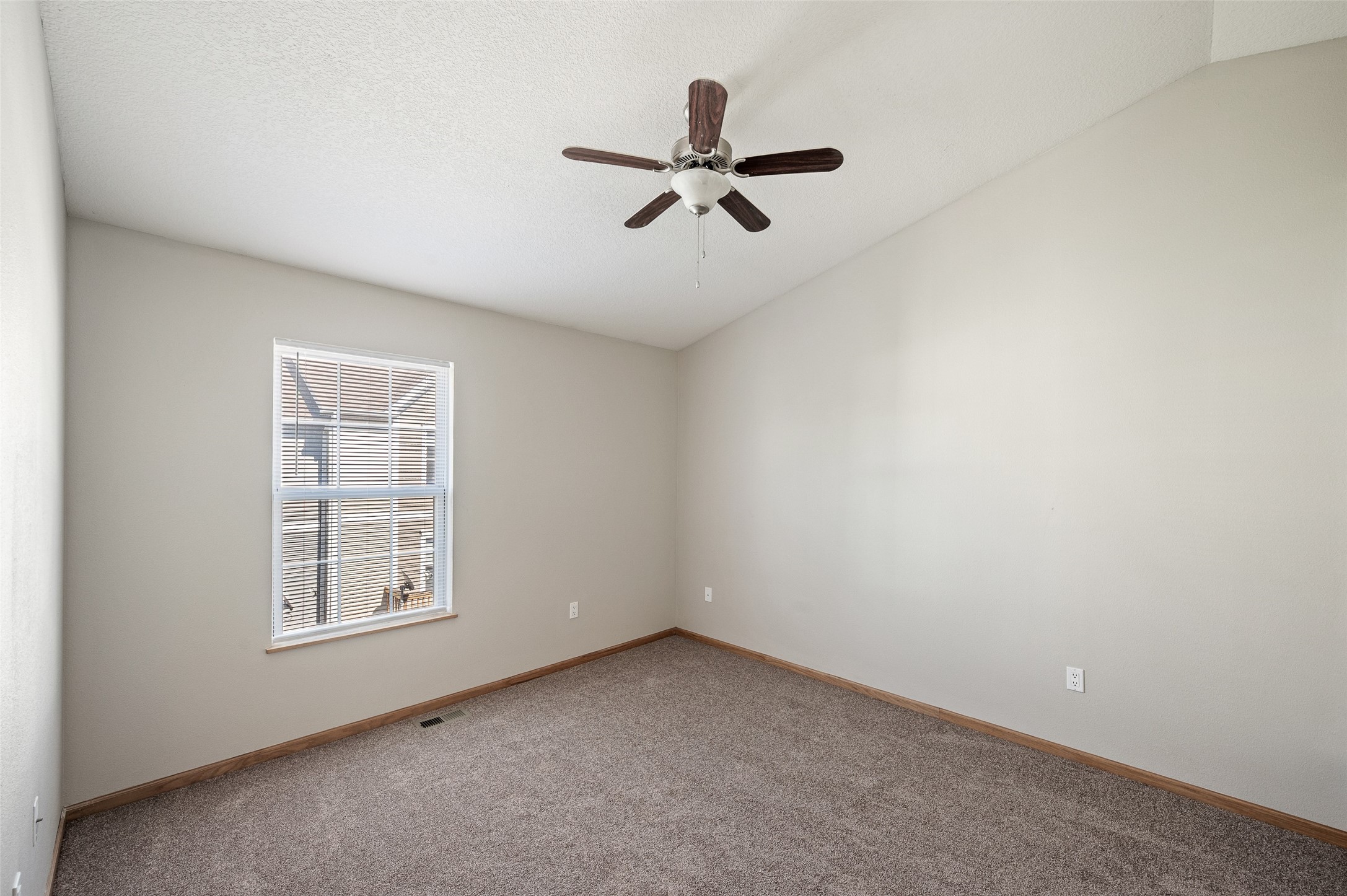 1146 Blackstone Lane Property Photo 11