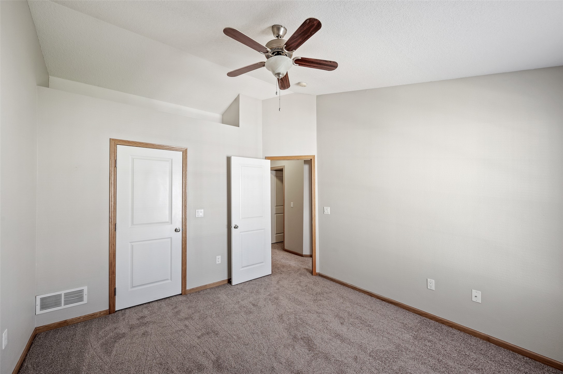 1146 Blackstone Lane Property Photo 12