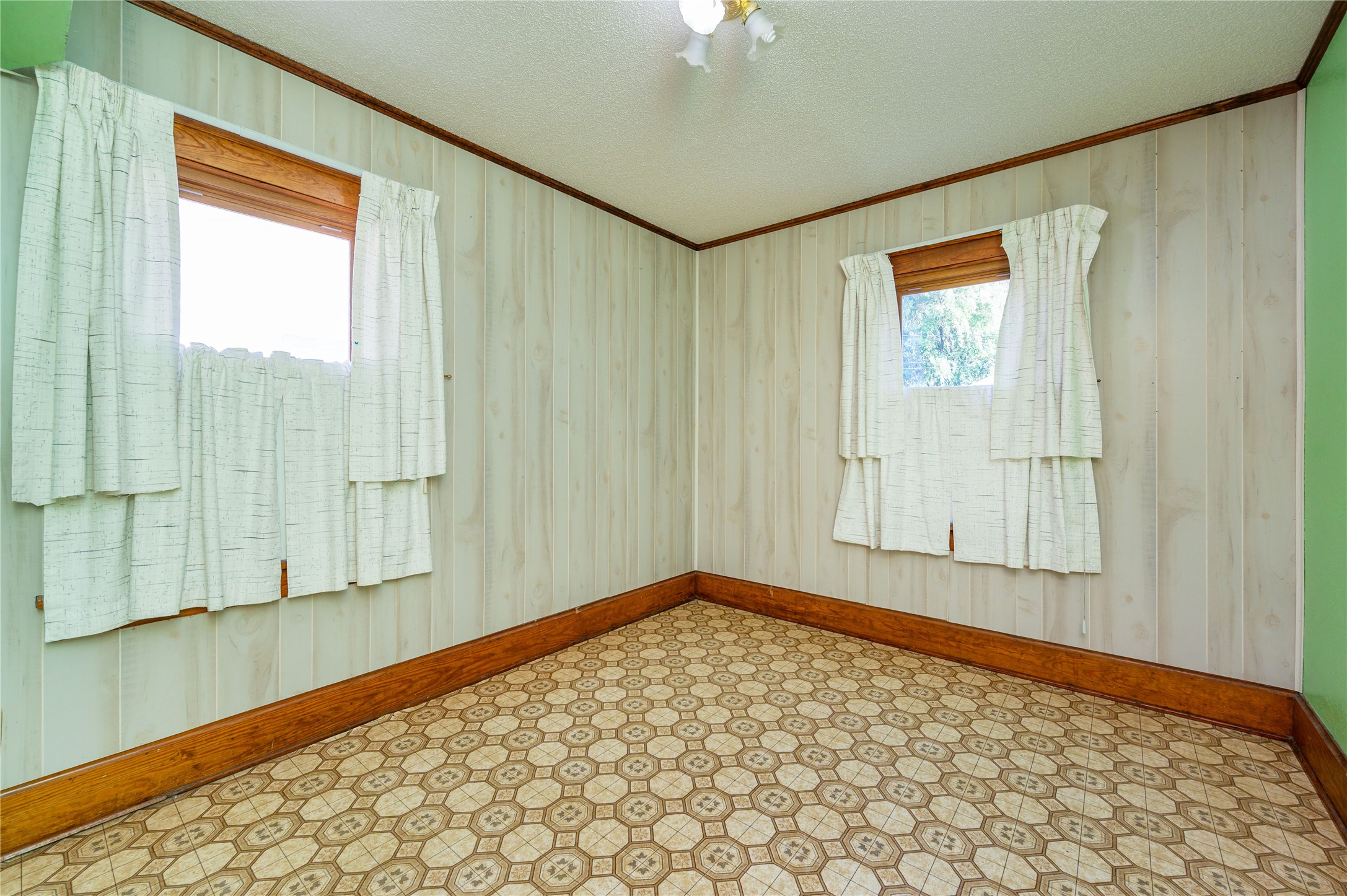 1526 Wilson Avenue Property Photo 12