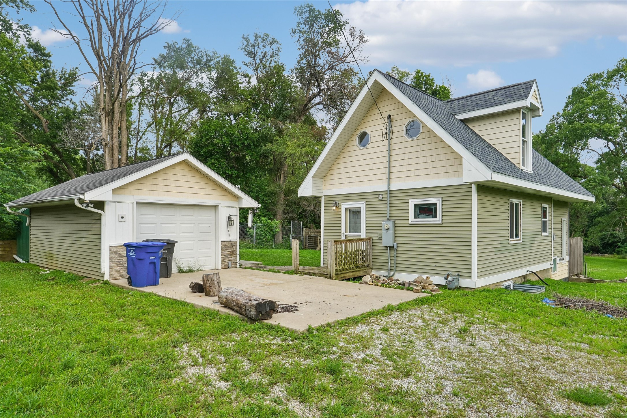 605 E Watrous Avenue Property Photo 1