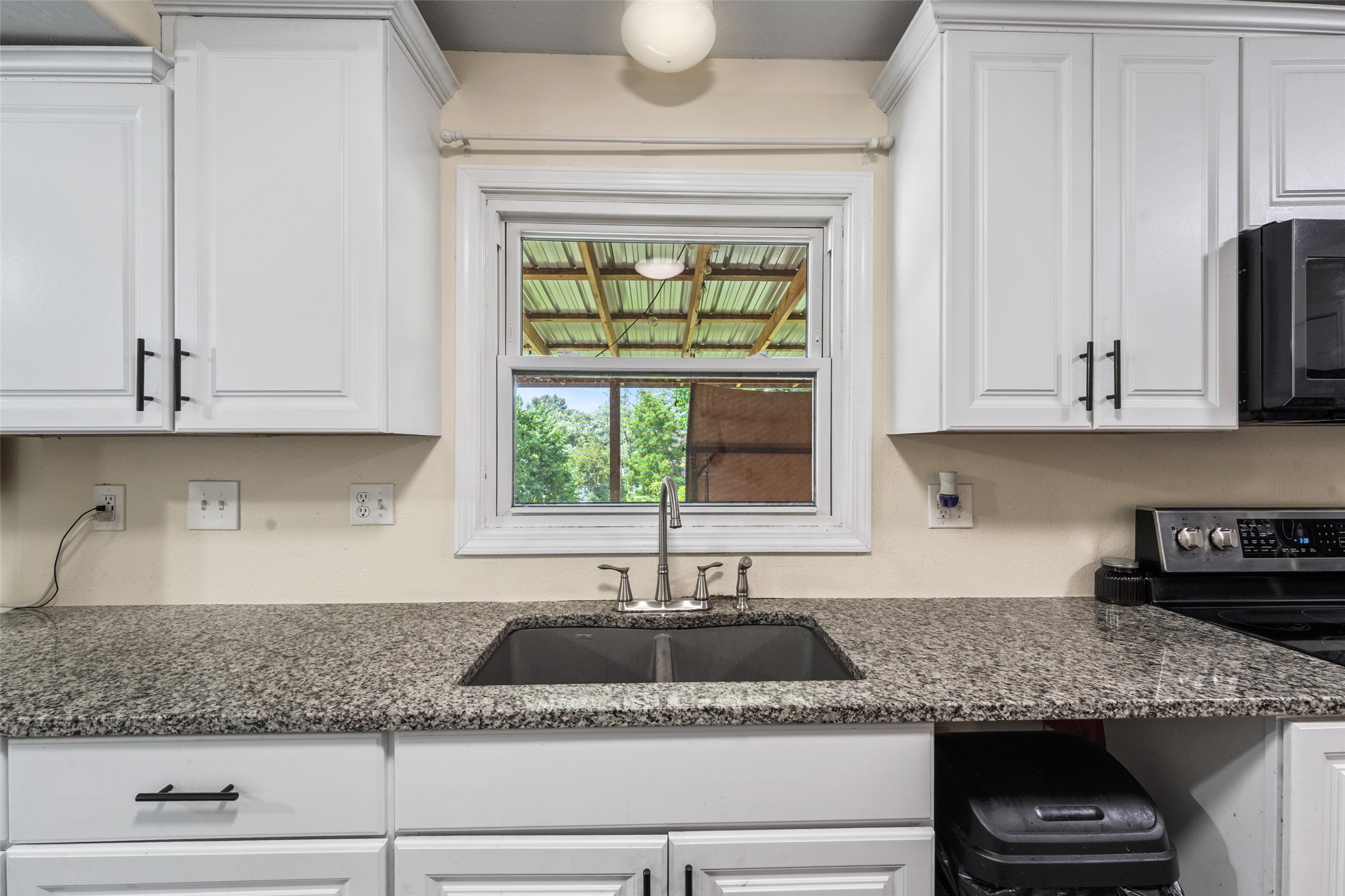 516 E Hackley Avenue Property Photo 1