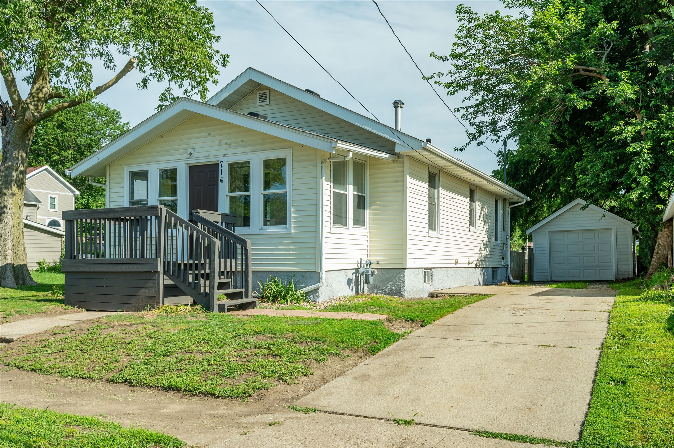 714 N 6th Avenue E Property Photo 1