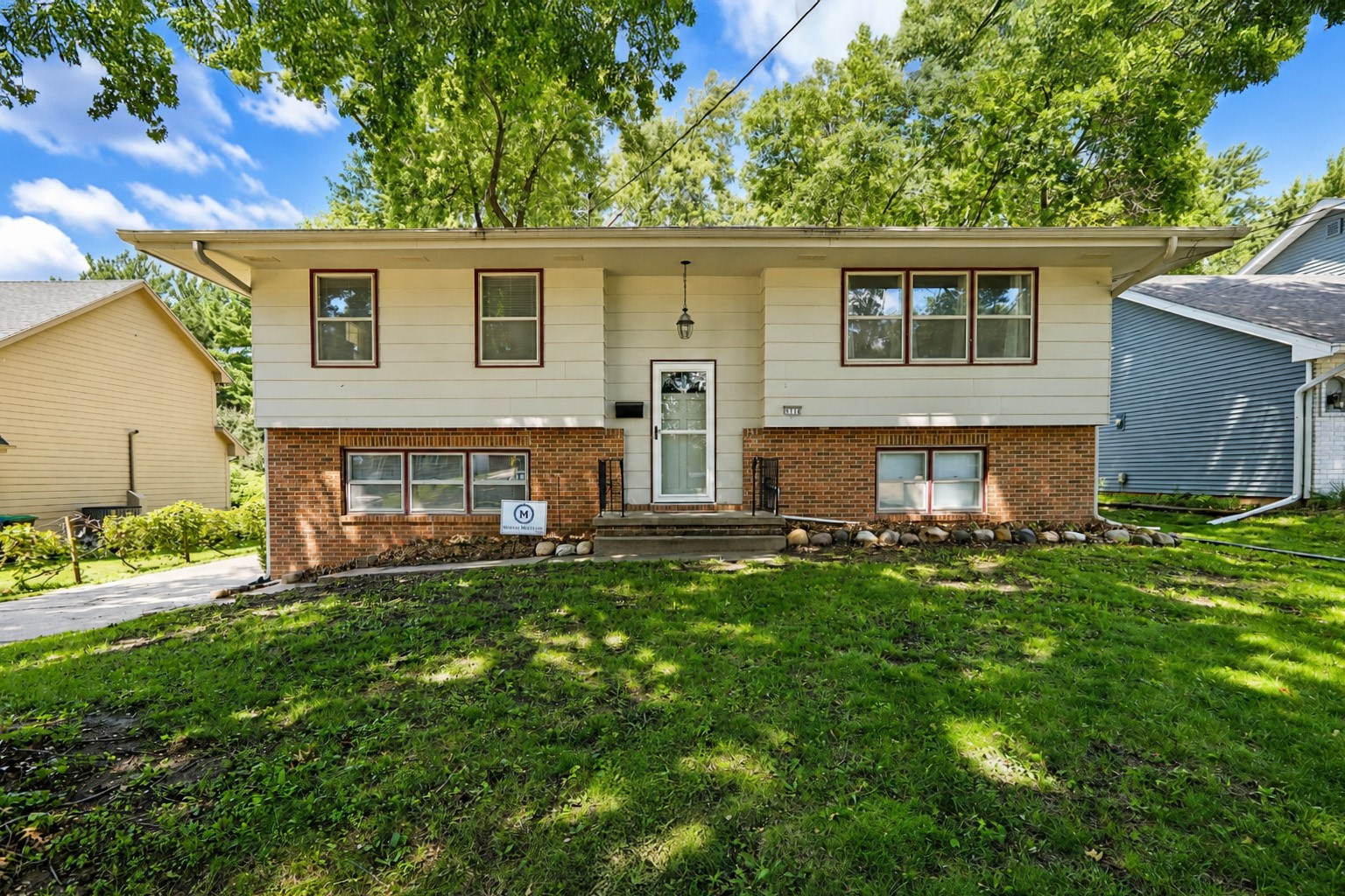 2114 47th Street Property Photo 1
