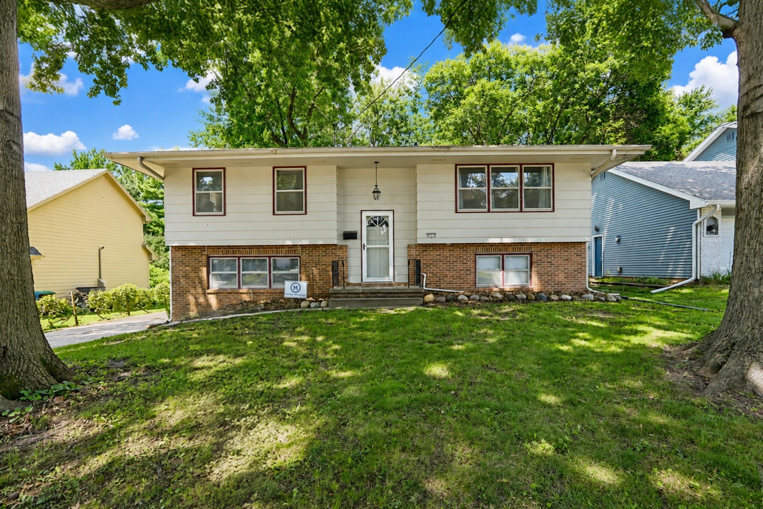 2114 47th Street Property Photo 2