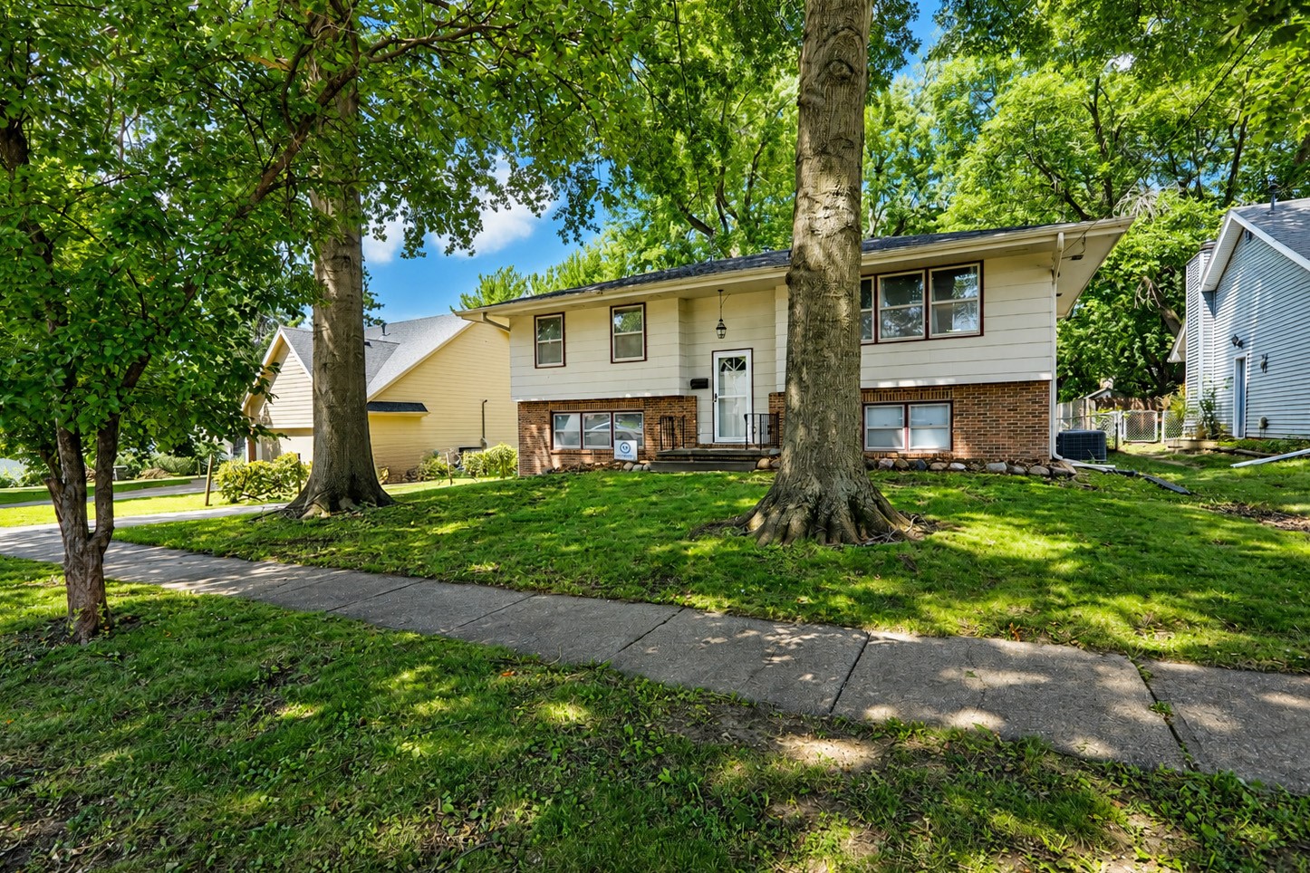 2114 47th Street Property Photo 3