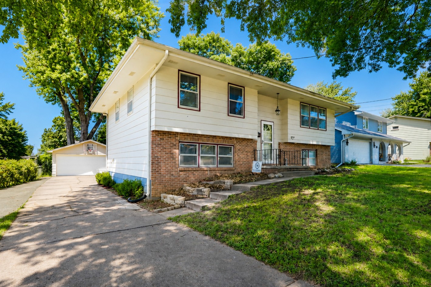 2114 47th Street Property Photo 4