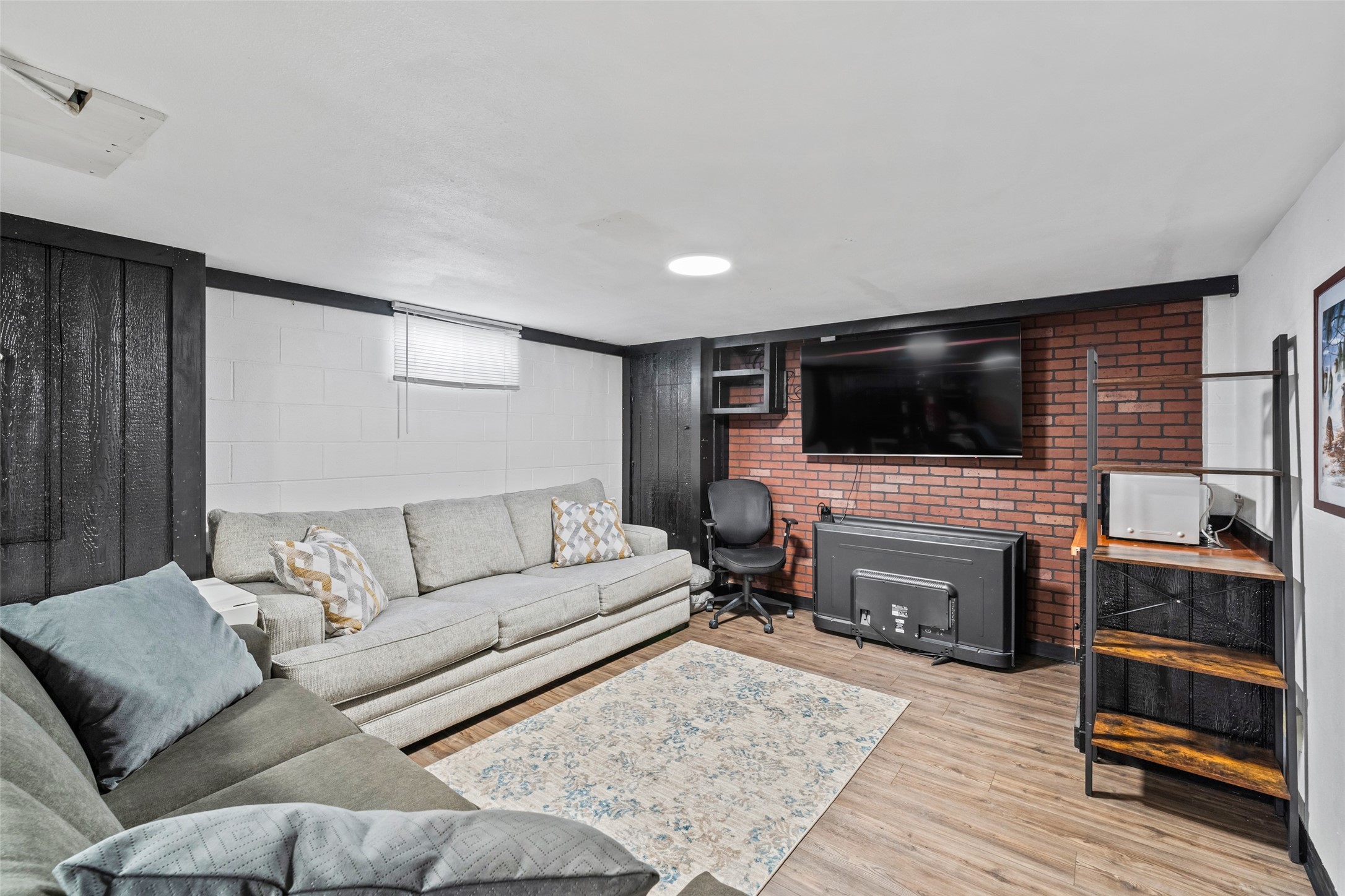 621 State Street Property Photo 19