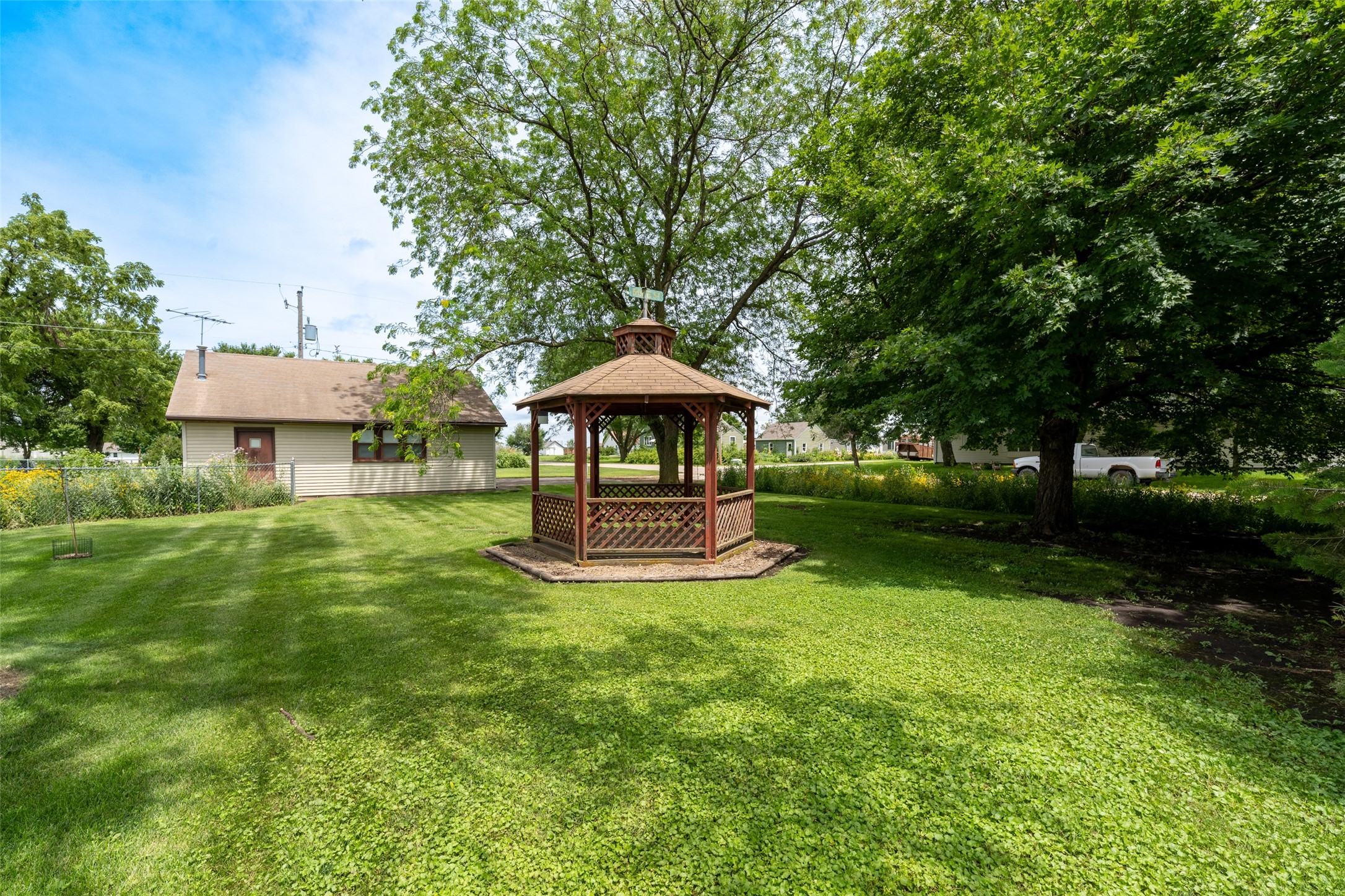 621 State Street Property Photo 22