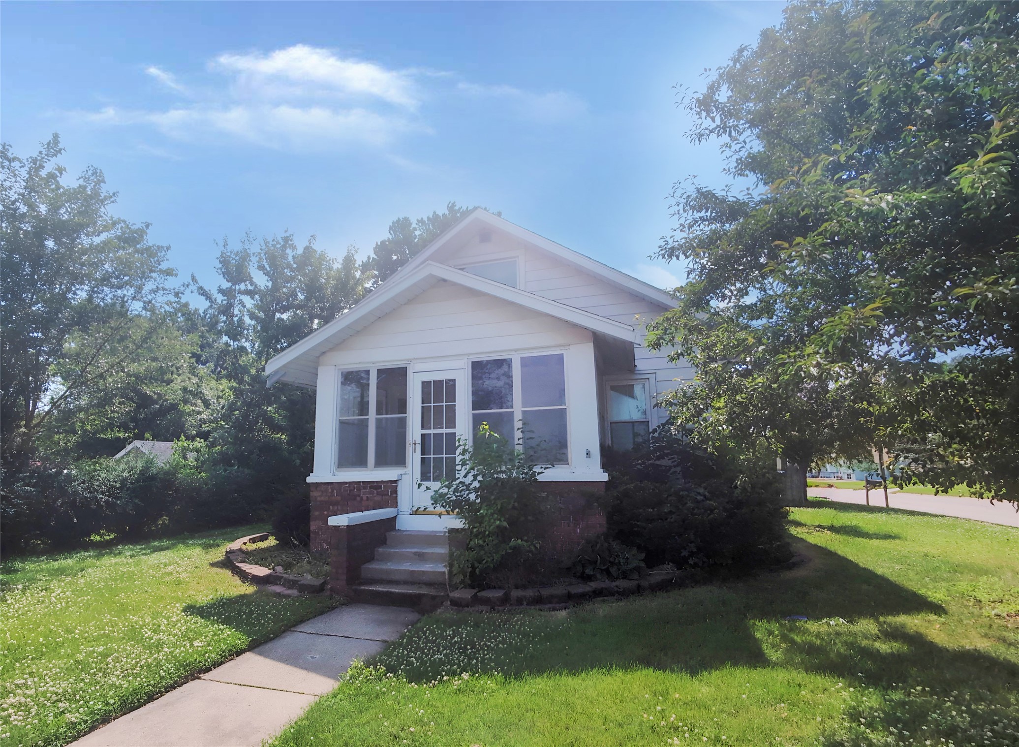 727 Division Street Property Photo 1