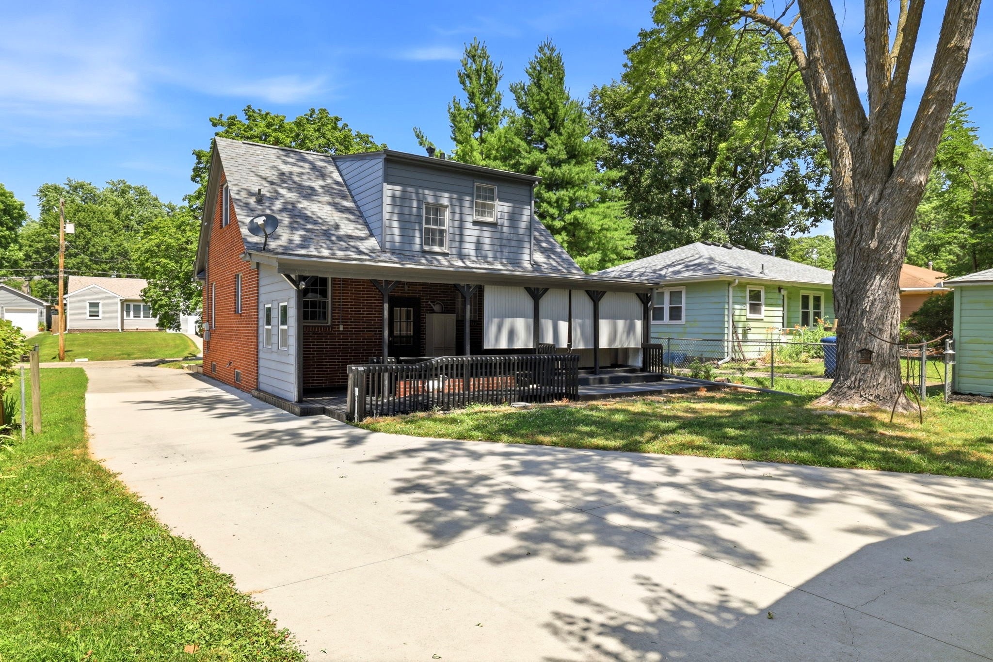3924 Clinton Avenue Property Photo 3