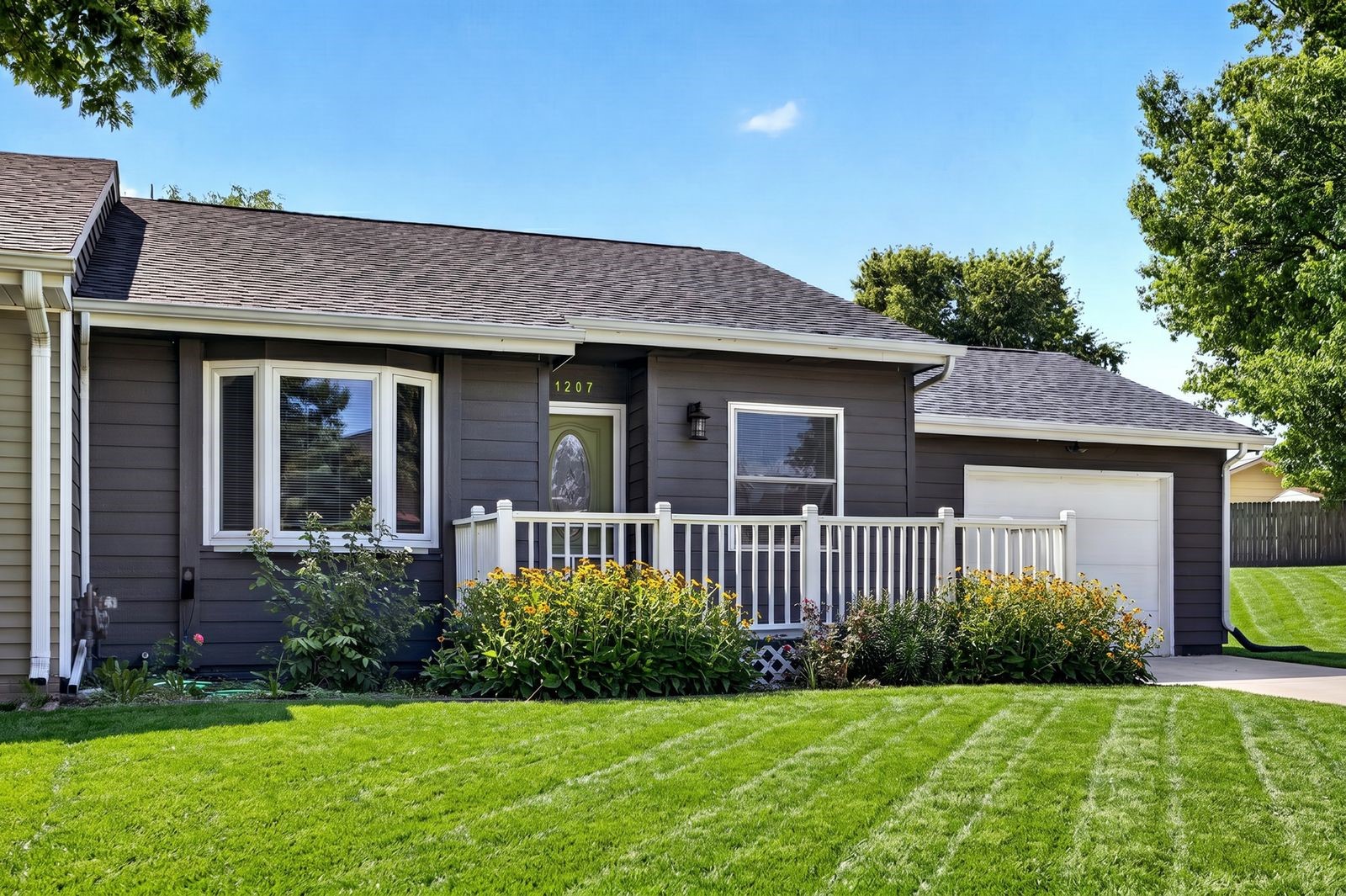 1207 Holly Drive Property Photo 3