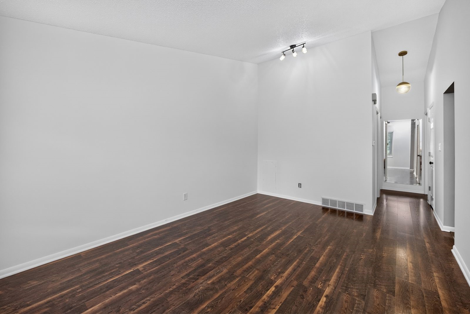 1207 Holly Drive Property Photo 4