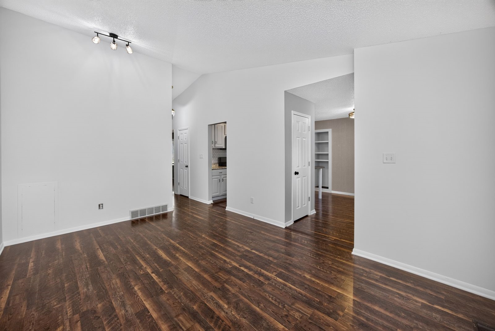 1207 Holly Drive Property Photo 5