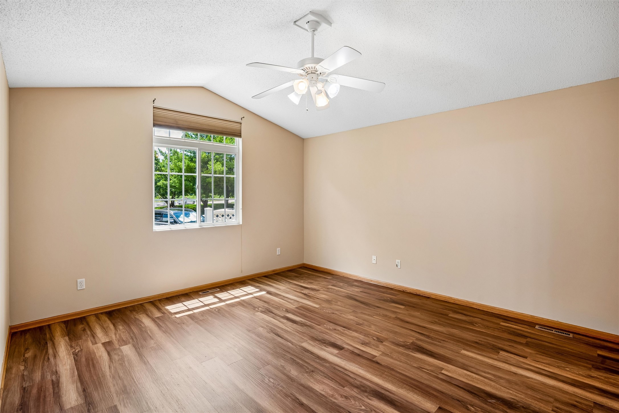12503 Douglas Parkway Property Photo 6