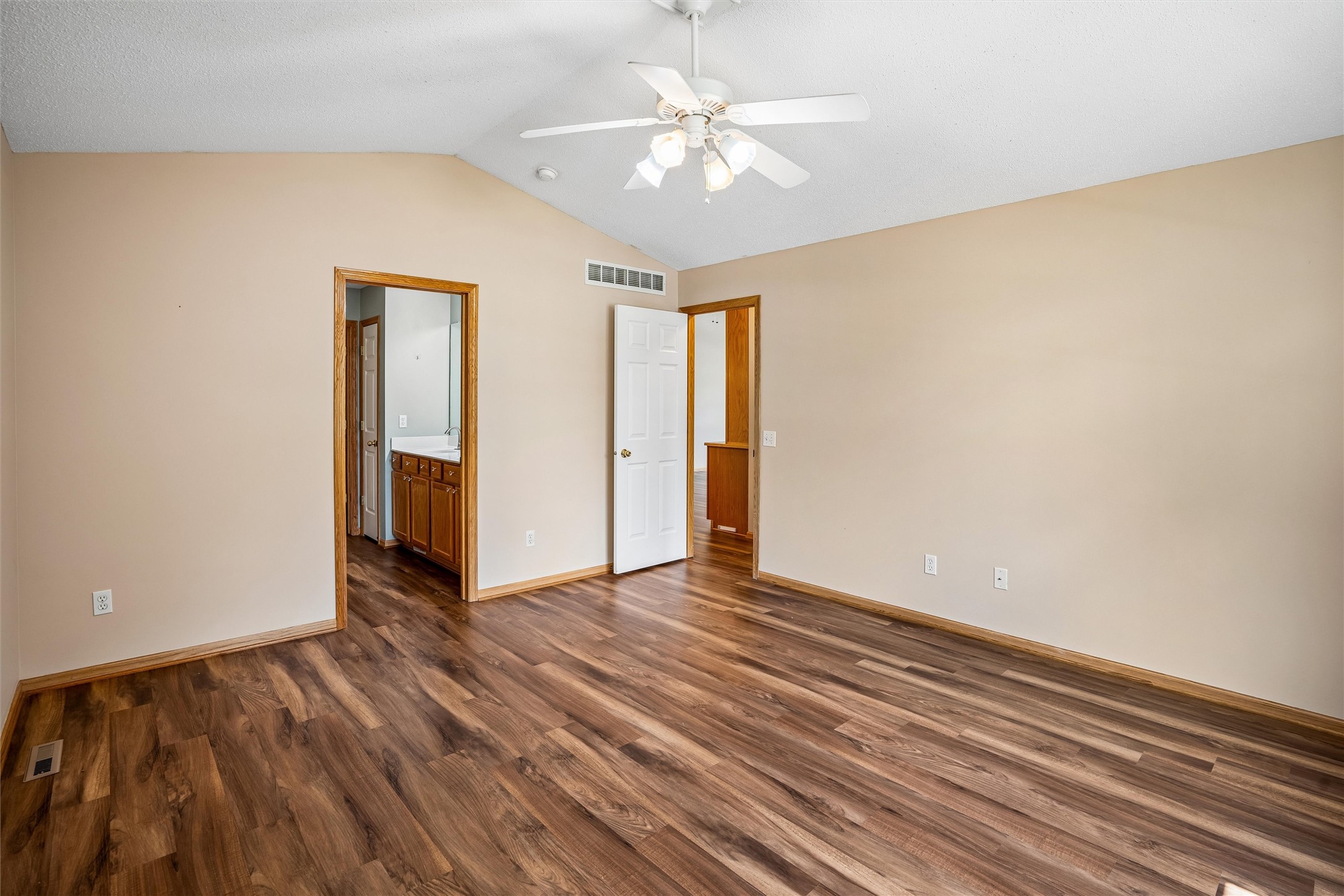 12503 Douglas Parkway Property Photo 7