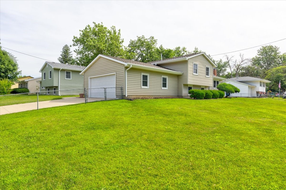 3932 E Douglas Avenue Property Photo 1