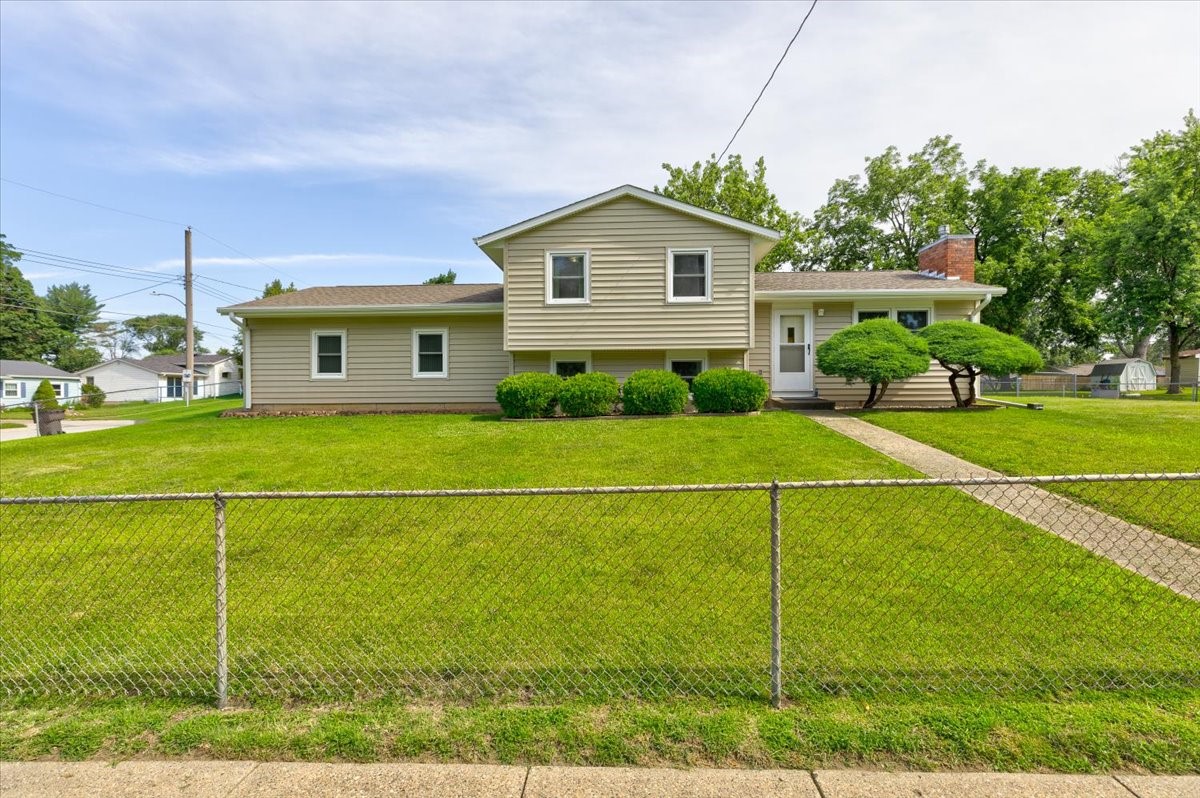 3932 E Douglas Avenue Property Photo 1