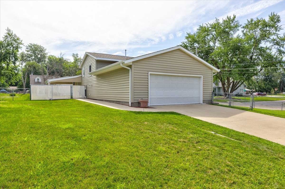 3932 E Douglas Avenue Property Photo 24