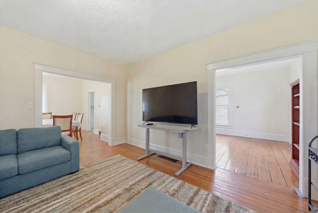 2125 130th Street Property Photo 11