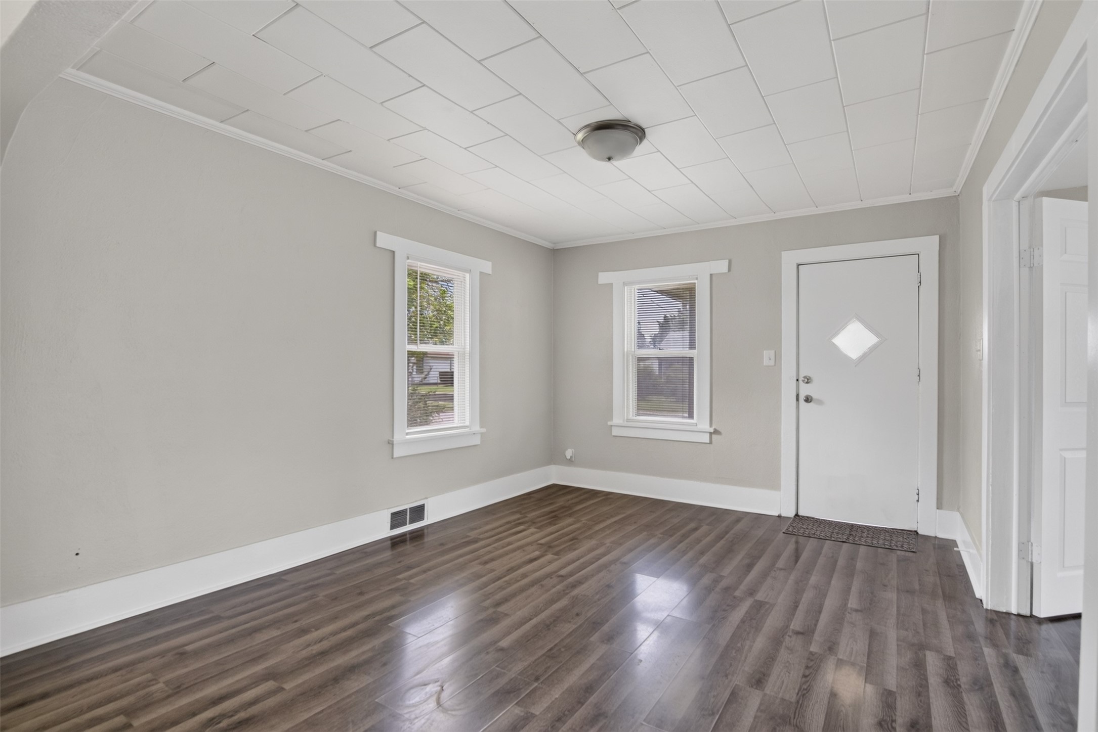 2834 Maple Street Property Photo 4