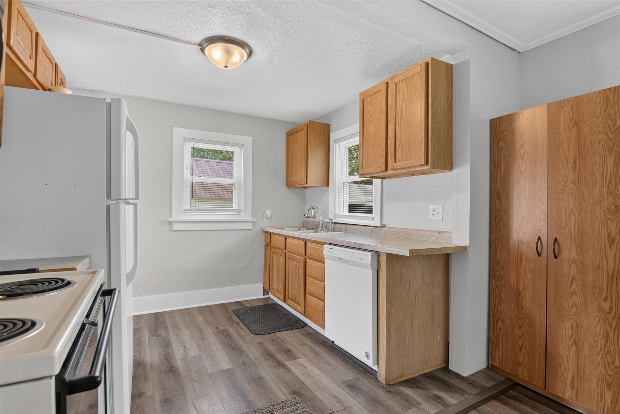 2834 Maple Street Property Photo 5